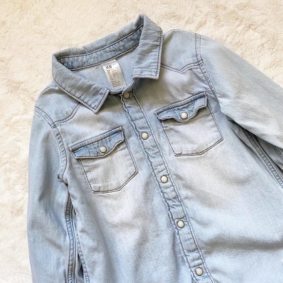 H&M light denim shirt 1.5-2 years - Picture 2 of 5